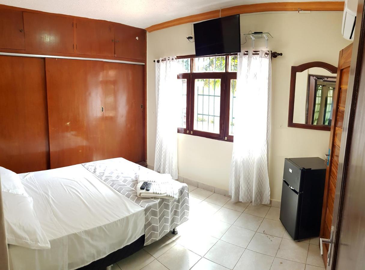 Lili'S Hostel Santa Cruz de La Sierra Zewnętrze zdjęcie