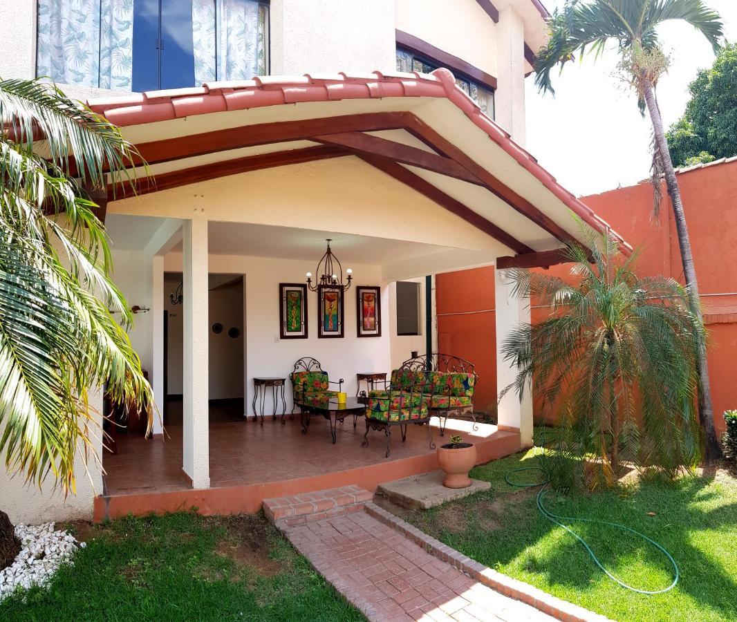 Lili'S Hostel Santa Cruz de La Sierra Zewnętrze zdjęcie