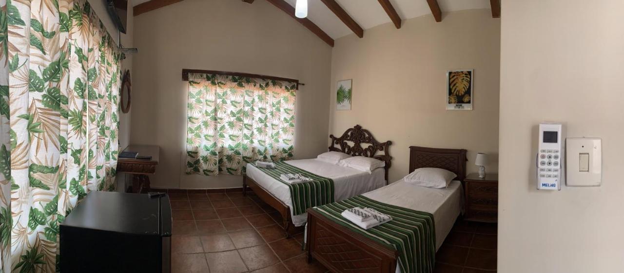 Lili'S Hostel Santa Cruz de La Sierra Zewnętrze zdjęcie