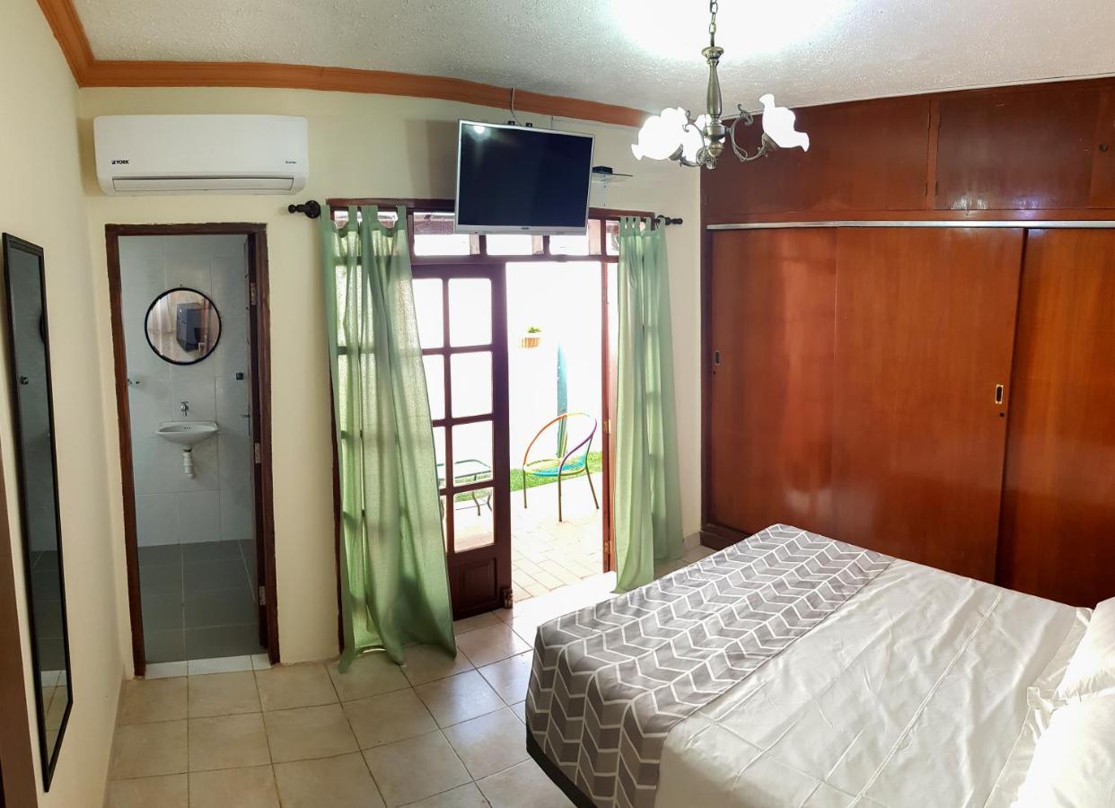 Lili'S Hostel Santa Cruz de La Sierra Zewnętrze zdjęcie